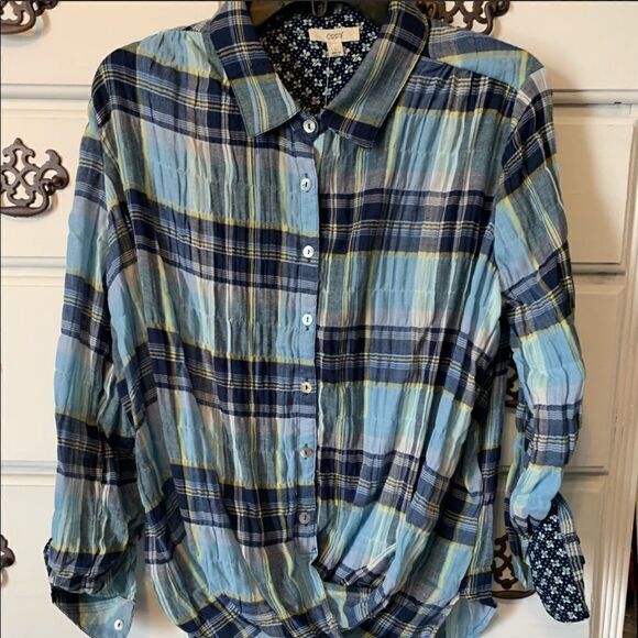 Lightweight Plaid Twist Front Top - Picture 9 of 12
